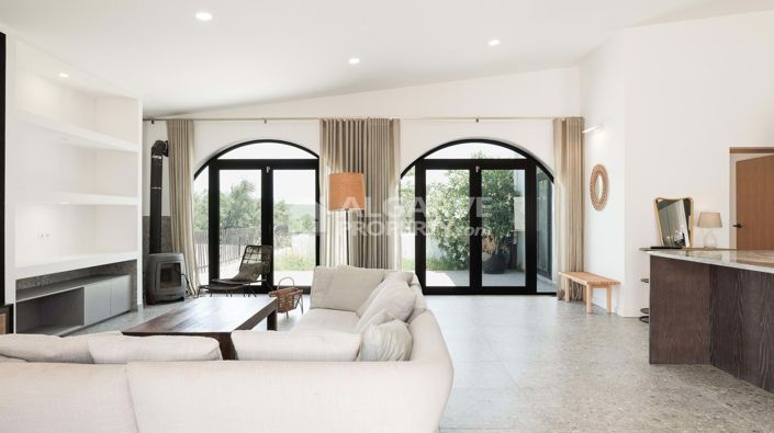 Image No.2-Villa for sale