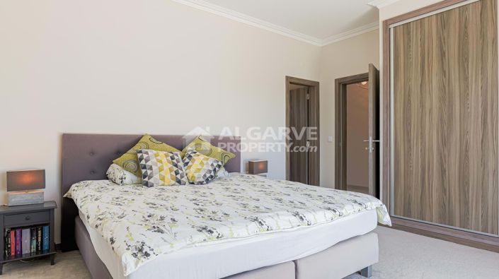 Image No.40-5 Bed Villa for sale