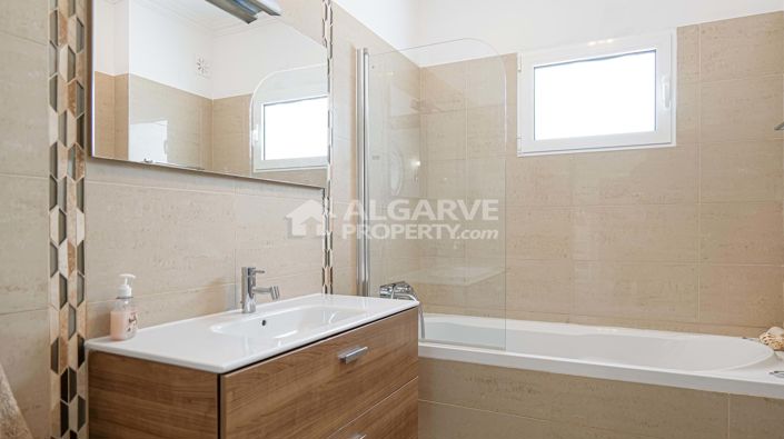 Image No.48-5 Bed Villa for sale