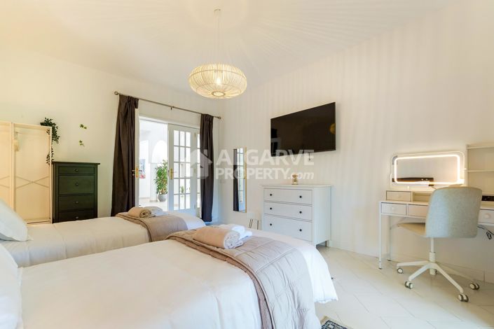 Image No.10-5 Bed Villa for sale