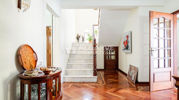 Image No.12-6 Bed Villa for sale