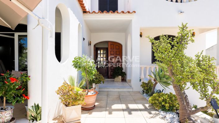 Image No.2-6 Bed Villa for sale