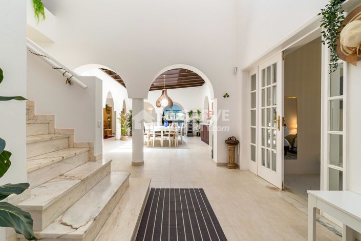 Image No.3-6 Bed Villa for sale