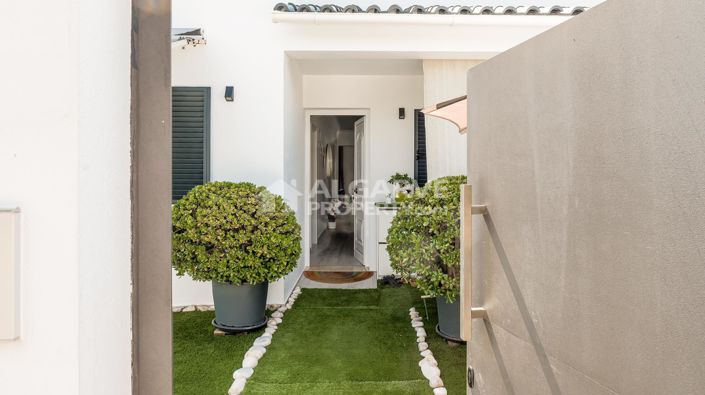 Image No.33-3 Bed Villa for sale