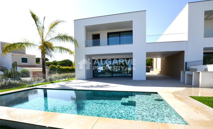 Contemporary style 3 bedroom villas with garden and swimming pool near Vilamoura/Vila Sol, Algarve
