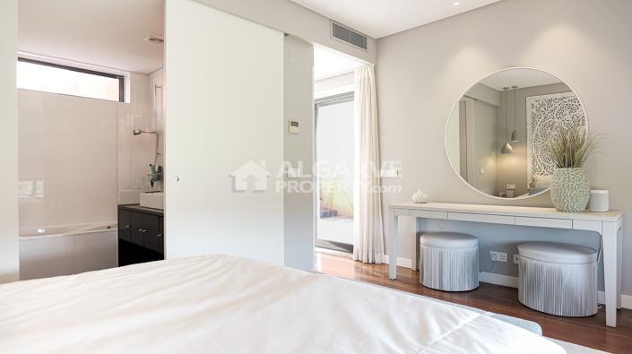 Image No.18-5 Bed Villa for sale