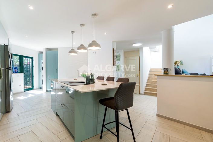 Image No.14-3 Bed Townhouse for sale