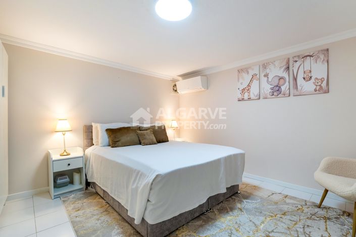 Image No.19-3 Bed Townhouse for sale