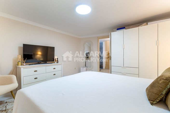 Image No.20-3 Bed Townhouse for sale