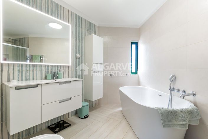 Image No.22-3 Bed Townhouse for sale