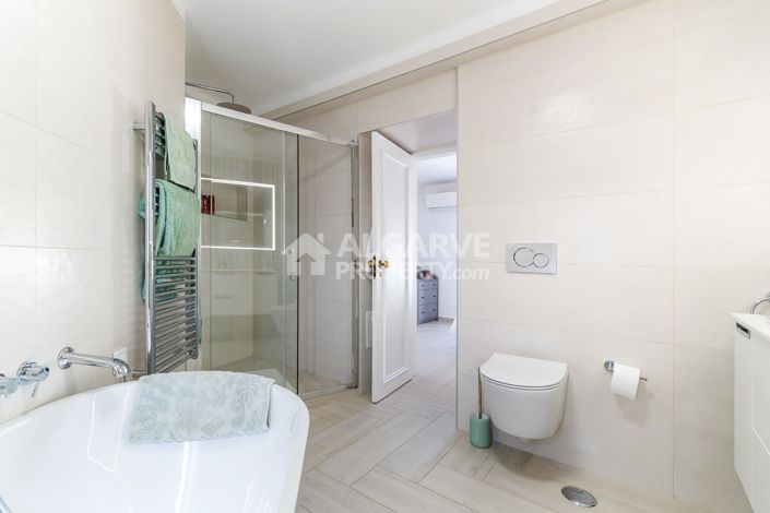 Image No.23-3 Bed Townhouse for sale