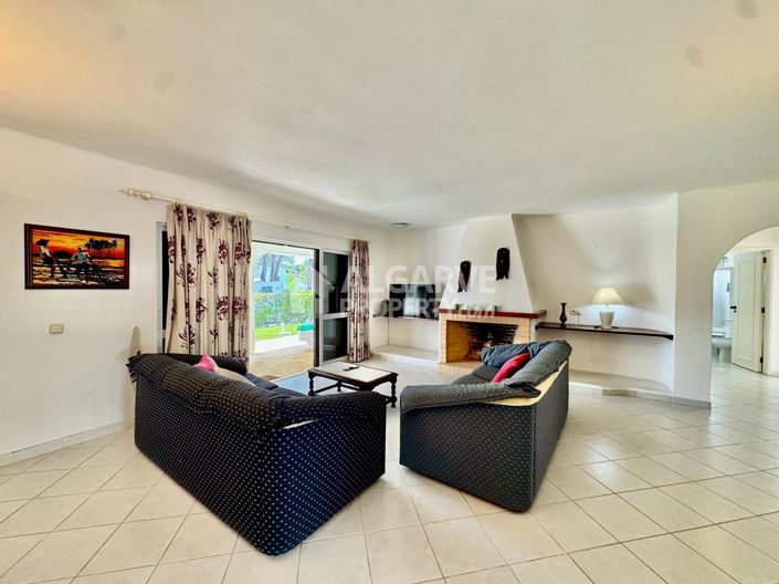 Image No.2-3 Bed Villa for sale