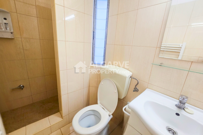 Image No.18-3 Bed Townhouse for sale