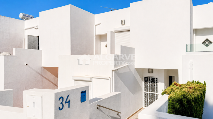 Image No.26-3 Bed Townhouse for sale