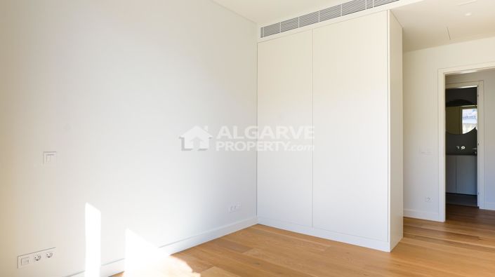 Image No.20-2 Bed Apartment for sale
