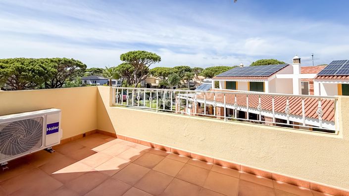 Image No.22-4 Bed Townhouse for sale