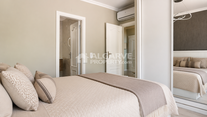 Image No.23-4 Bed Townhouse for sale