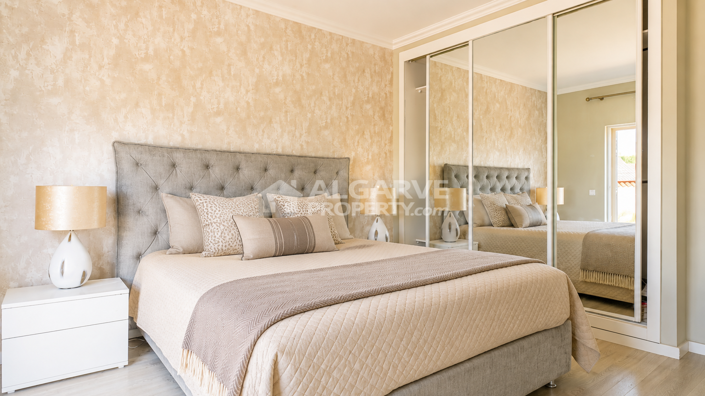 Image No.24-4 Bed Townhouse for sale