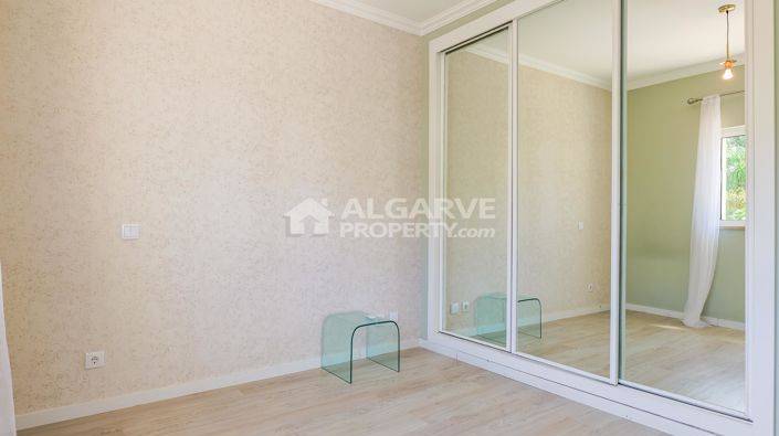 Image No.29-4 Bed Townhouse for sale