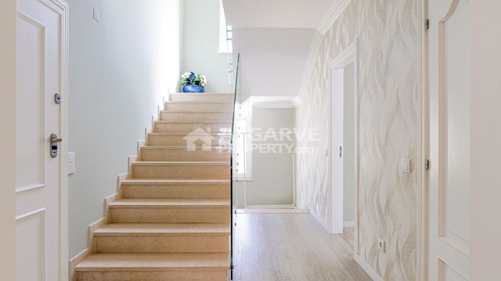Image No.7-4 Bed Townhouse for sale