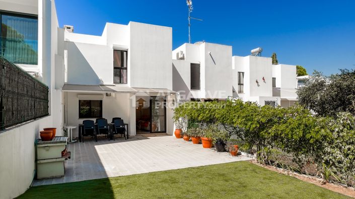 Image No.45-3 Bed Townhouse for sale