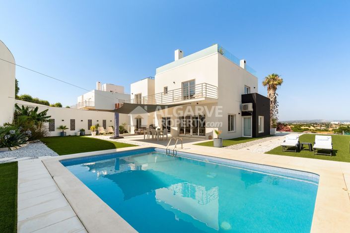 Modern 4-Bed Villa with Sea View Prime Location in Albufeira