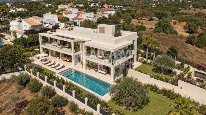 Image No.19-5 Bed Property for sale