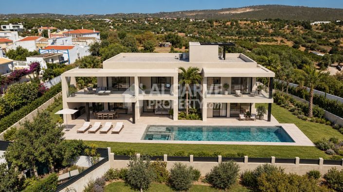Image No.2-5 Bed Property for sale