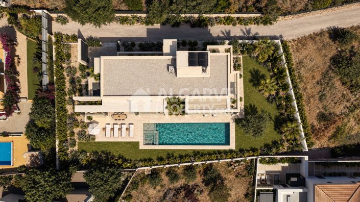 Image No.8-5 Bed Property for sale