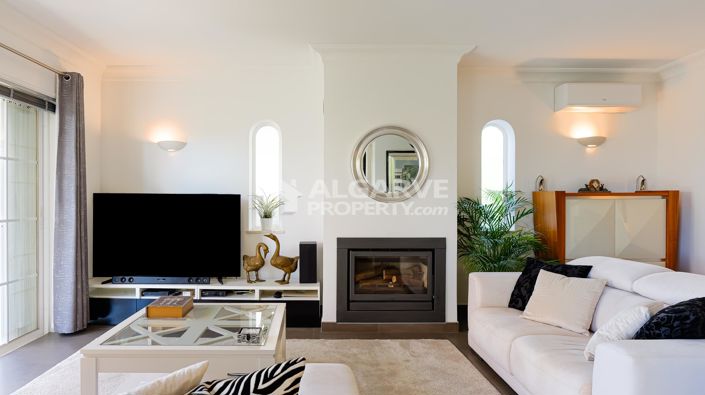 Image No.10-3 Bed Villa for sale