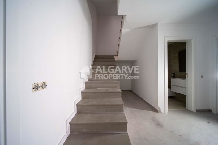 Image No.18-3 Bed Villa for sale