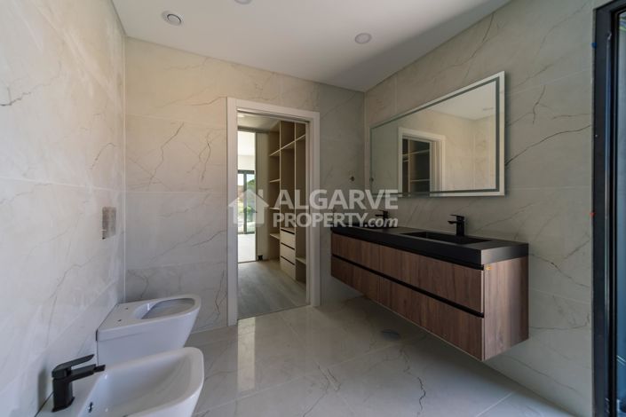 Image No.28-3 Bed Villa for sale