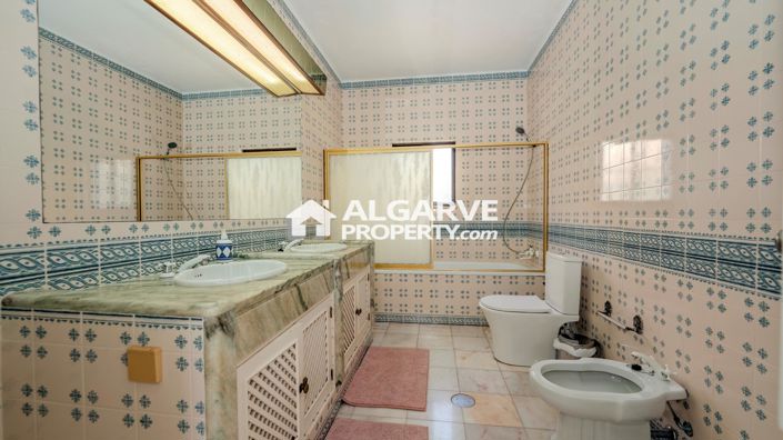 Image No.25-5 Bed Villa for sale