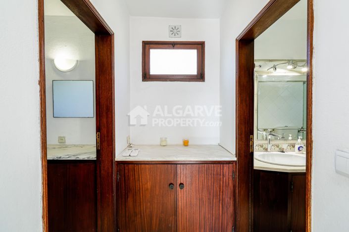 Image No.20-3 Bed Villa for sale