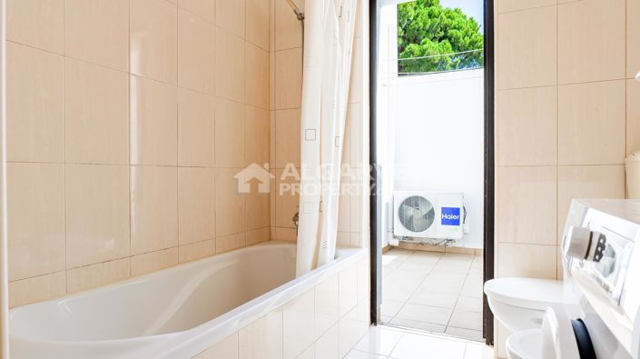 Image No.42-3 Bed Townhouse for sale