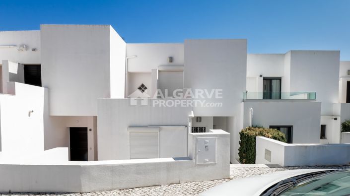 Image No.55-3 Bed Townhouse for sale
