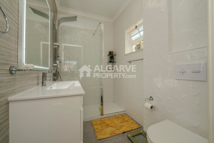 Image No.17-3 Bed Apartment for sale