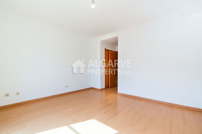 Image No.17-2 Bed Semi-Detached for sale