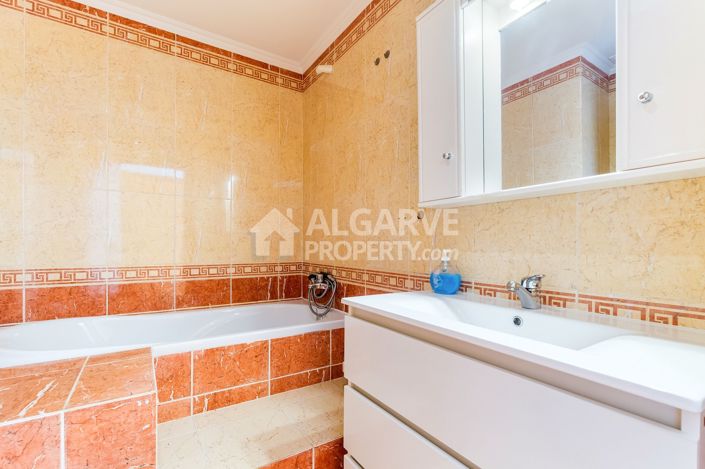 Image No.24-2 Bed Semi-Detached for sale