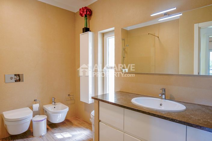 Image No.18-4 Bed Villa for sale