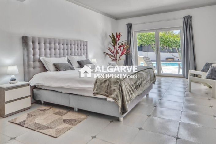 Image No.4-7 Bed Villa for sale