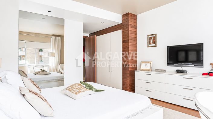Image No.24-3 Bed Apartment for sale