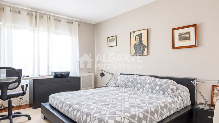 Image No.25-3 Bed Apartment for sale