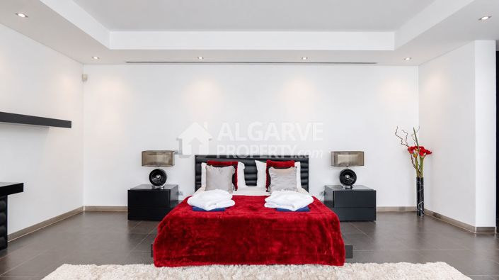 Image No.20-5 Bed Villa for sale