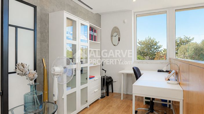 Image No.18-2 Bed Townhouse for sale