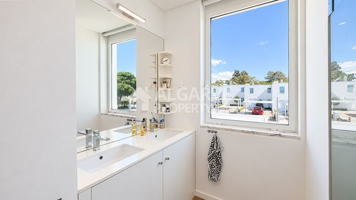 Image No.22-2 Bed Townhouse for sale