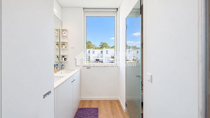 Image No.23-2 Bed Townhouse for sale