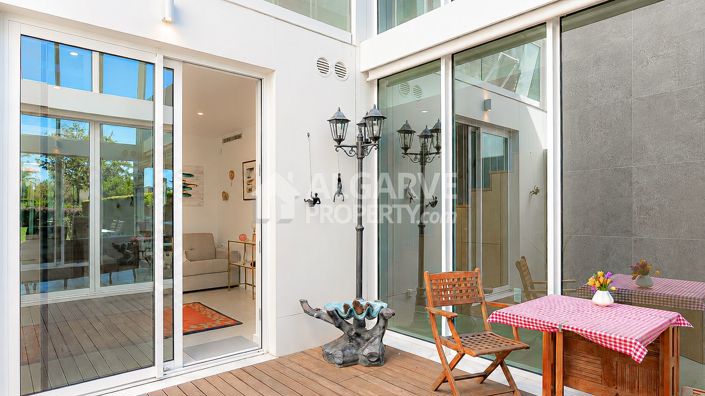 Image No.25-2 Bed Townhouse for sale