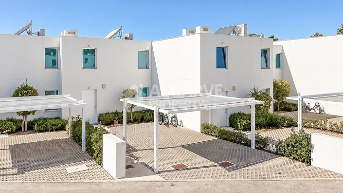Image No.29-2 Bed Townhouse for sale
