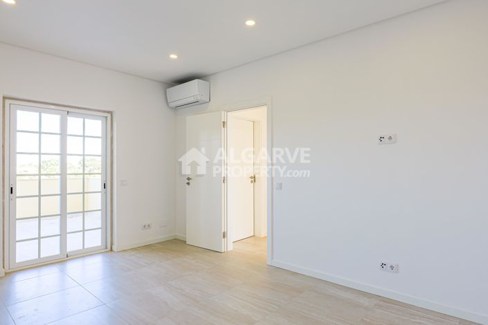 Image No.15-3 Bed Villa for sale